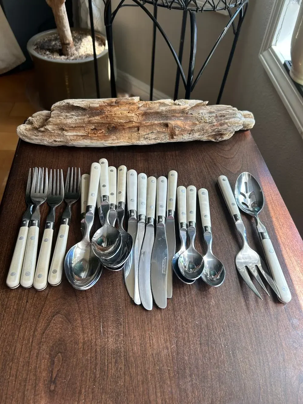 20 pieces Vintage Washington Forge Mardi Gras stainless steel flatware off-white